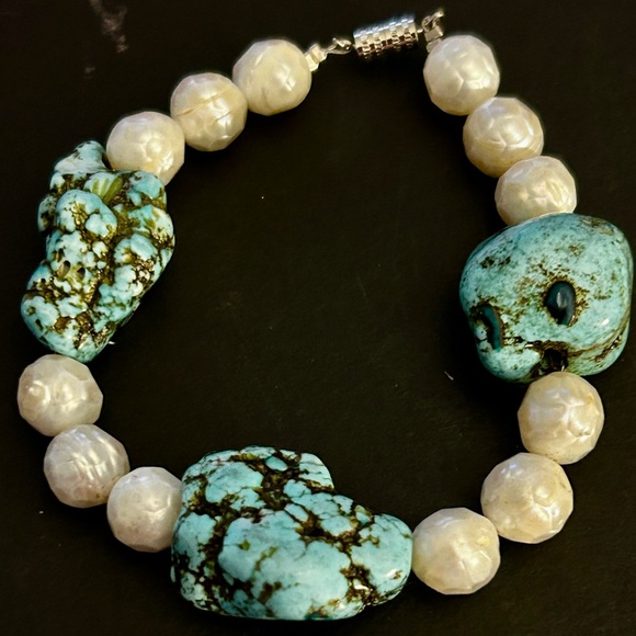 native American turquoise Jewelry - Natural Turquoise Nuggets and milky quartz beads makes this Gemstone Bracelet